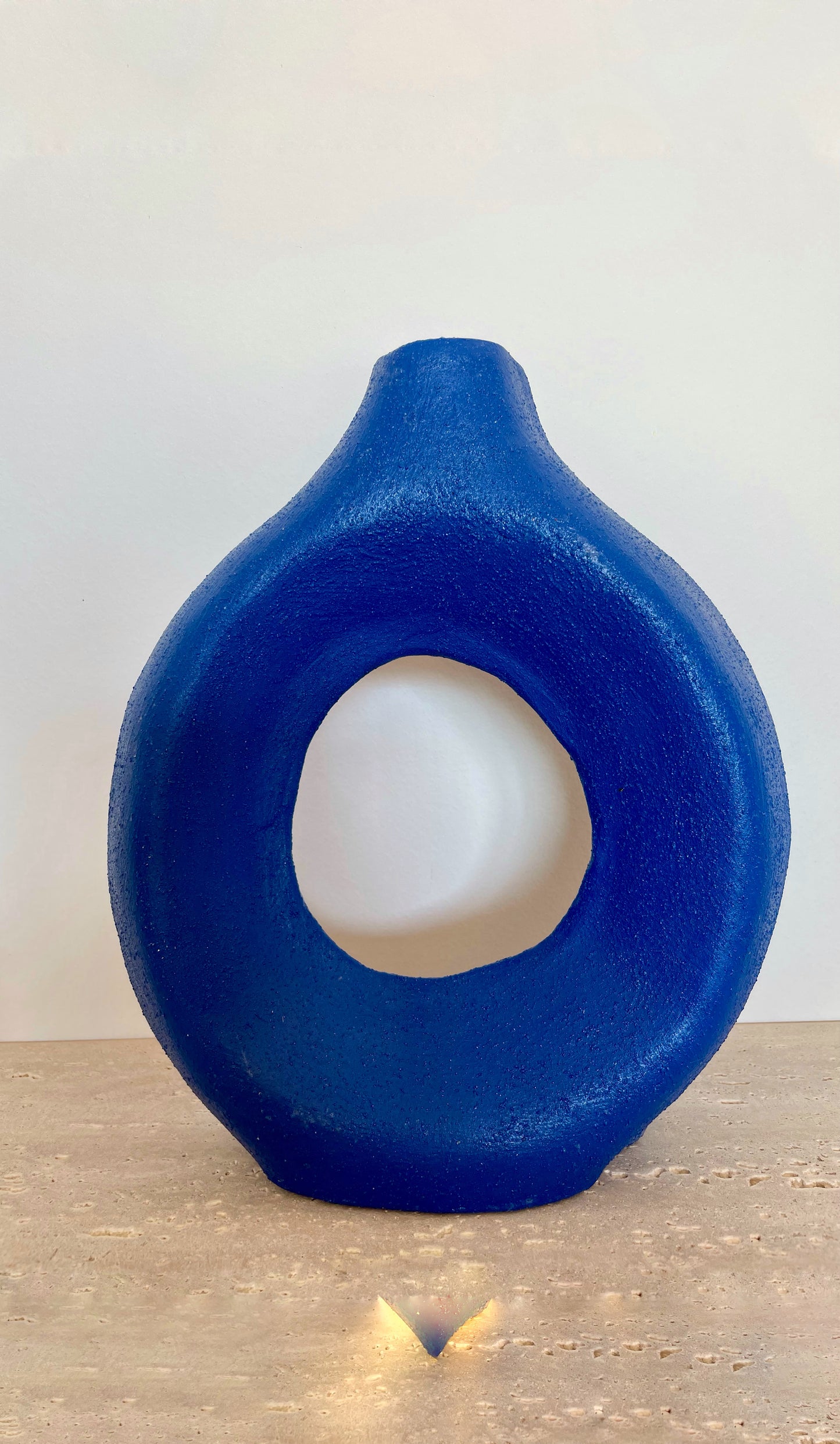 Vase sculptural – Profondeur bleue